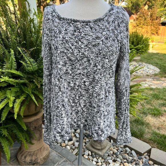 Ocean Drive Cable Knit Sweater Oversized Cold Shoulder size Medium - Picture 2 of 8